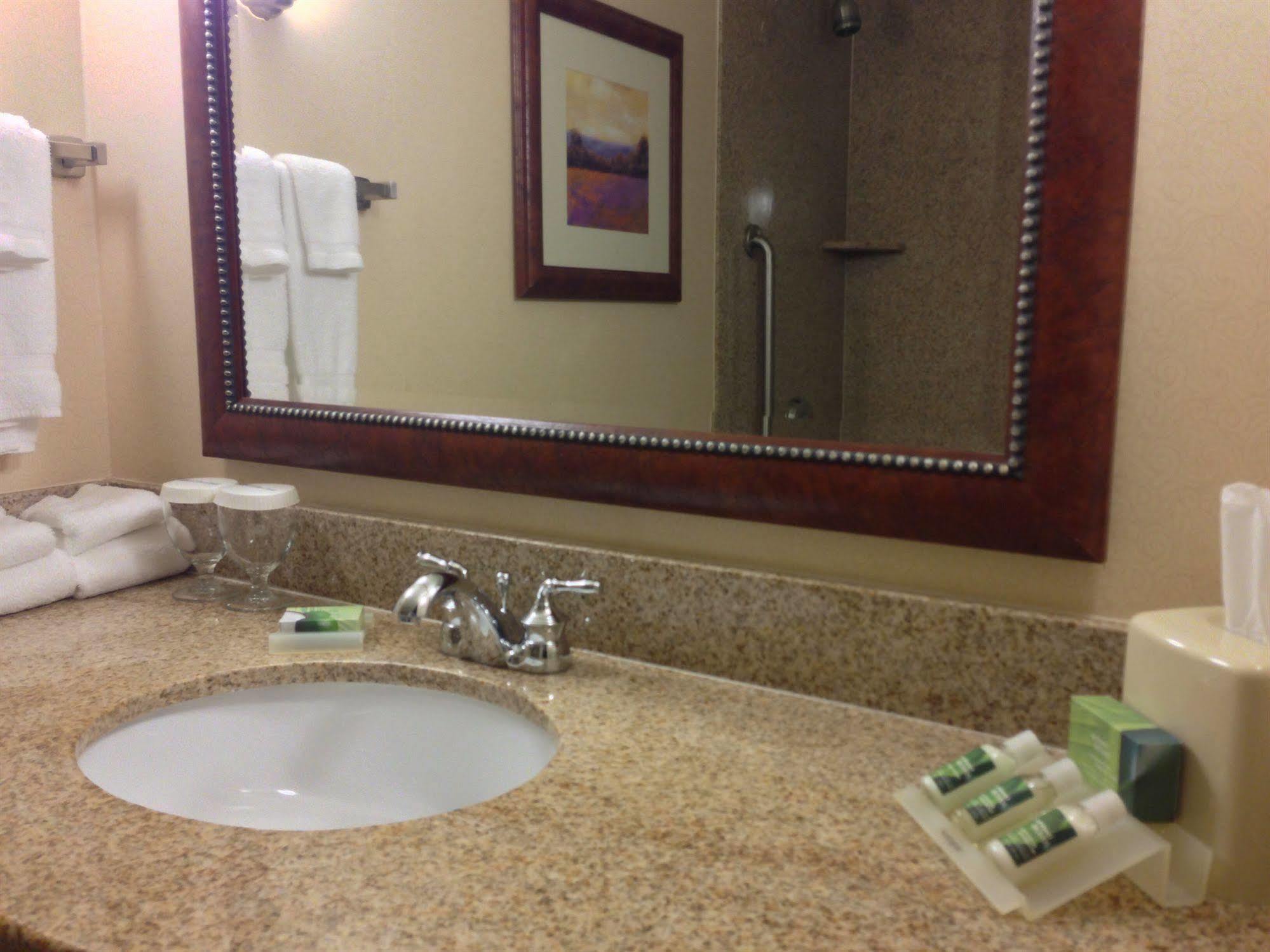 Hilton Garden Inn Halifax Airport Enfield Exterior foto